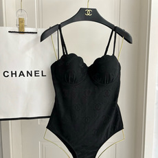 Chanel新款比基尼泳衣😍🥰适合多种场景的游泳衣🏊♀️海边 游泳池 温泉 水上乐园 漂流都可以😌内搭 Chanel新款比基尼泳衣😍🥰适合多种场景的游泳衣🏊♀️海边 游泳池 温泉 水上乐园 漂流都可以😌内搭