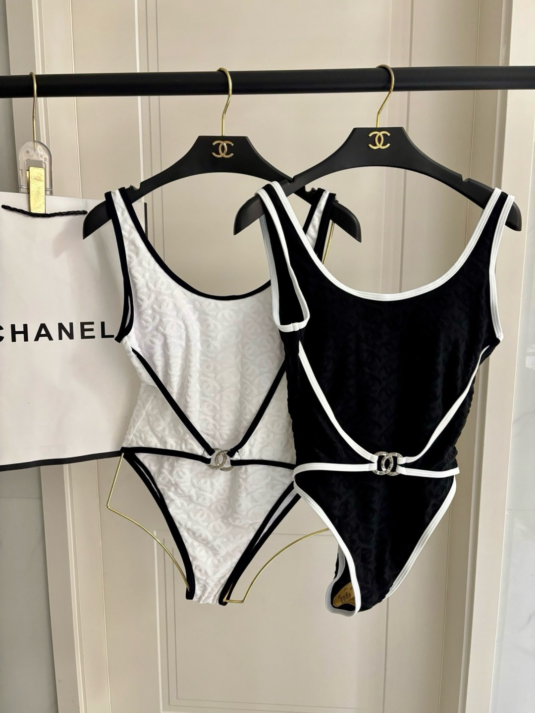 Chanel新款泳衣😍🥰适合多种场景的游泳衣🏊‍♀️海边 游泳池 温泉 水上乐园 漂流都可以😌内搭也完全