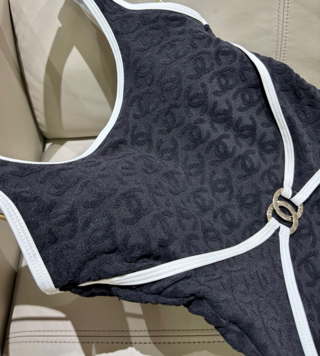 Chanel新款泳衣😍🥰适合多种场景的游泳衣🏊‍♀️海边 游泳池 温泉 水上乐园 漂流都可以😌内搭也完全