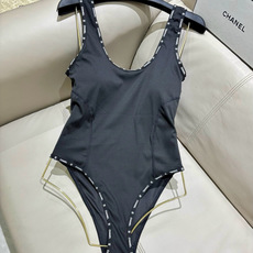 Chanel新款泳衣😍🥰适合多种场景的游泳衣🏊♀️海边 游泳池 温泉 水上乐园 漂流都可以😌内搭也完全 Chanel新款泳衣😍🥰适合多种场景的游泳衣🏊♀️海边 游泳池 温泉 水上乐园 漂流都可以😌内搭也完全