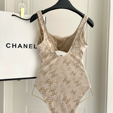 Chanel新款泳衣😍🥰适合多种场景的游泳衣🏊♀️海边 游泳池 温泉 水上乐园 漂流都可以😌内搭也完全 Chanel新款泳衣😍🥰适合多种场景的游泳衣🏊♀️海边 游泳池 温泉 水上乐园 漂流都可以😌内搭也完全