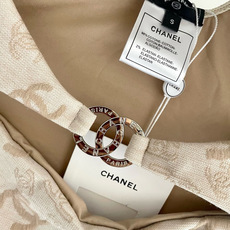 Chanel新款泳衣😍🥰适合多种场景的游泳衣🏊♀️海边 游泳池 温泉 水上乐园 漂流都可以😌内搭也完全 Chanel新款泳衣😍🥰适合多种场景的游泳衣🏊♀️海边 游泳池 温泉 水上乐园 漂流都可以😌内搭也完全