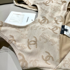 Chanel新款泳衣😍🥰适合多种场景的游泳衣🏊♀️海边 游泳池 温泉 水上乐园 漂流都可以😌内搭也完全 Chanel新款泳衣😍🥰适合多种场景的游泳衣🏊♀️海边 游泳池 温泉 水上乐园 漂流都可以😌内搭也完全