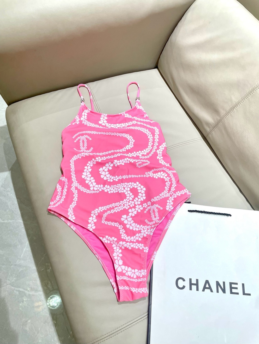 Chanel新款泳衣😍🥰适合多种场景的游泳衣🏊‍♀️海边 游泳池 温泉 水上乐园 漂流都可以😌内搭也完全