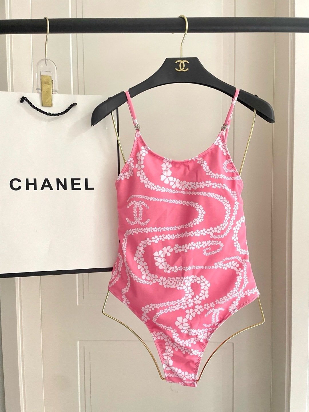 Chanel新款泳衣😍🥰适合多种场景的游泳衣🏊‍♀️海边 游泳池 温泉 水上乐园 漂流都可以😌内搭也完全
