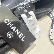 Chanel新款泳衣😍🥰适合多种场景的游泳衣🏊♀️海边 游泳池 温泉 水上乐园 漂流都可以😌内搭也完全 Chanel新款泳衣😍🥰适合多种场景的游泳衣🏊♀️海边 游泳池 温泉 水上乐园 漂流都可以😌内搭也完全