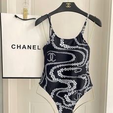 Chanel新款泳衣😍🥰适合多种场景的游泳衣🏊♀️海边 游泳池 温泉 水上乐园 漂流都可以😌内搭也完全 Chanel新款泳衣😍🥰适合多种场景的游泳衣🏊♀️海边 游泳池 温泉 水上乐园 漂流都可以😌内搭也完全