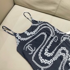 Chanel新款泳衣😍🥰适合多种场景的游泳衣🏊♀️海边 游泳池 温泉 水上乐园 漂流都可以😌内搭也完全 Chanel新款泳衣😍🥰适合多种场景的游泳衣🏊♀️海边 游泳池 温泉 水上乐园 漂流都可以😌内搭也完全