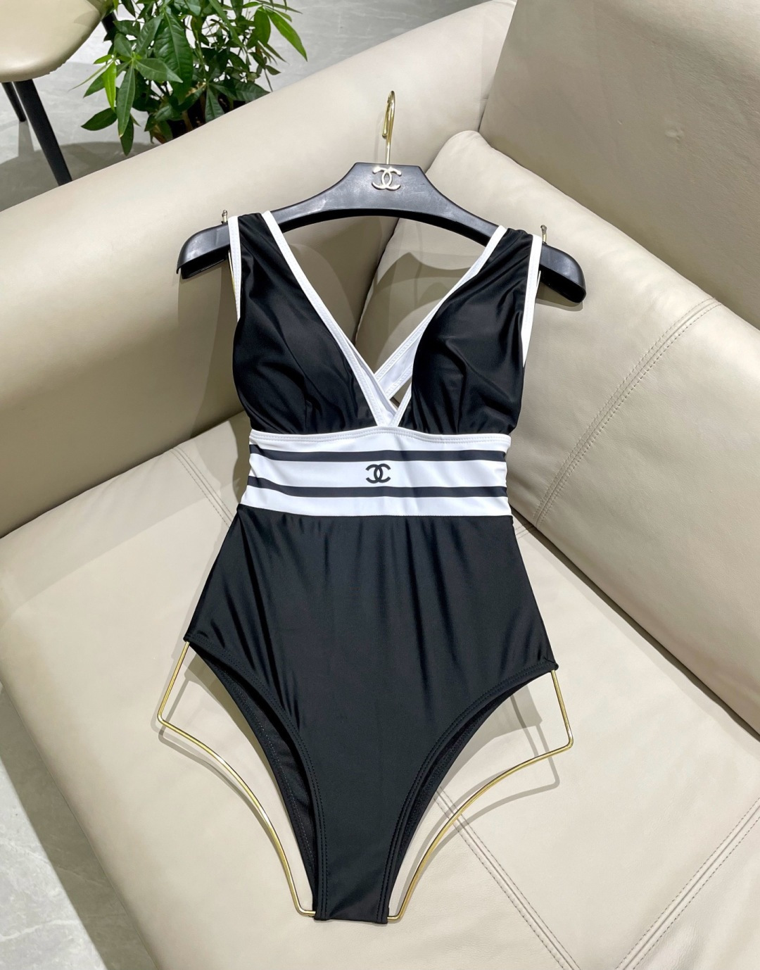 Chanel新款泳衣😍🥰适合多种场景的游泳衣🏊‍♀️海边 游泳池 温泉 水上乐园 漂流都可以😌内搭也完全