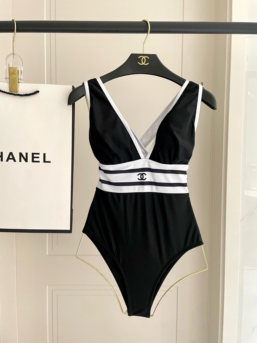 Chanel新款泳衣😍🥰适合多种场景的游泳衣🏊‍♀️海边 游泳池 温泉 水上乐园 漂流都可以😌内搭也完全
