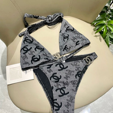 Chanel新款比基尼泳衣😍🥰适合多种场景的游泳衣🏊♀️海边 游泳池 温泉 水上乐园 漂流都可以😌内搭 Chanel新款比基尼泳衣😍🥰适合多种场景的游泳衣🏊♀️海边 游泳池 温泉 水上乐园 漂流都可以😌内搭