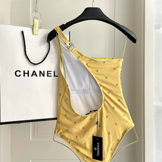 Chanel新款泳衣😍🥰适合多种场景的游泳衣🏊♀️海边 游泳池 温泉 水上乐园 漂流都可以😌内搭也完全 Chanel新款泳衣😍🥰适合多种场景的游泳衣🏊♀️海边 游泳池 温泉 水上乐园 漂流都可以😌内搭也完全