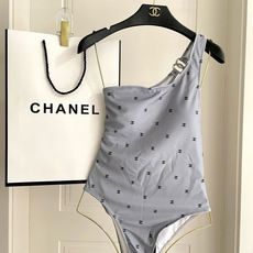 Chanel新款泳衣😍🥰适合多种场景的游泳衣🏊♀️海边 游泳池 温泉 水上乐园 漂流都可以😌内搭也完全 Chanel新款泳衣😍🥰适合多种场景的游泳衣🏊♀️海边 游泳池 温泉 水上乐园 漂流都可以😌内搭也完全