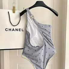 Chanel新款泳衣😍🥰适合多种场景的游泳衣🏊♀️海边 游泳池 温泉 水上乐园 漂流都可以😌内搭也完全 Chanel新款泳衣😍🥰适合多种场景的游泳衣🏊♀️海边 游泳池 温泉 水上乐园 漂流都可以😌内搭也完全