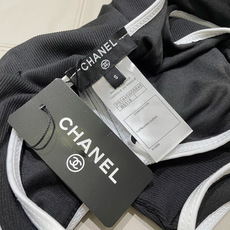 Chanel新款泳衣😍🥰适合多种场景的游泳衣🏊♀️海边 游泳池 温泉 水上乐园 漂流都可以😌内搭也完全 Chanel新款泳衣😍🥰适合多种场景的游泳衣🏊♀️海边 游泳池 温泉 水上乐园 漂流都可以😌内搭也完全