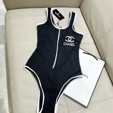 Chanel新款泳衣😍🥰适合多种场景的游泳衣🏊♀️海边 游泳池 温泉 水上乐园 漂流都可以😌内搭也完全 Chanel新款泳衣😍🥰适合多种场景的游泳衣🏊♀️海边 游泳池 温泉 水上乐园 漂流都可以😌内搭也完全