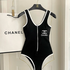 Chanel新款泳衣😍🥰适合多种场景的游泳衣🏊♀️海边 游泳池 温泉 水上乐园 漂流都可以😌内搭也完全 Chanel新款泳衣😍🥰适合多种场景的游泳衣🏊♀️海边 游泳池 温泉 水上乐园 漂流都可以😌内搭也完全