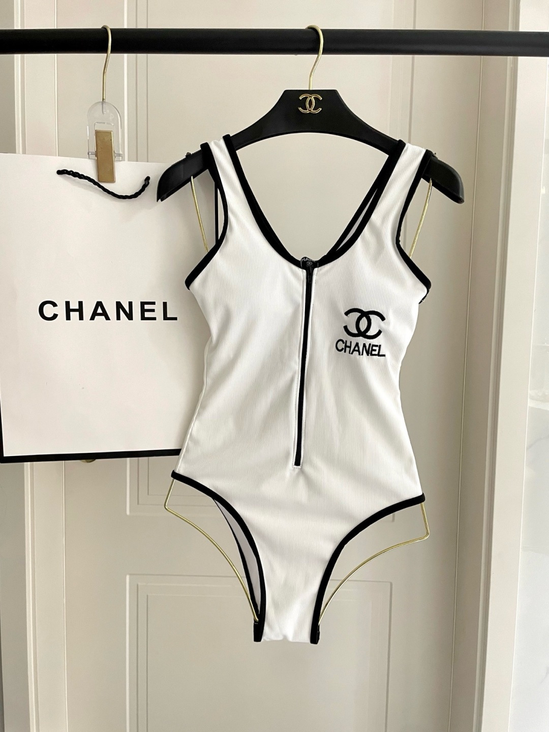 Chanel新款泳衣😍🥰适合多种场景的游泳衣🏊‍♀️海边 游泳池 温泉 水上乐园 漂流都可以😌内搭也完全