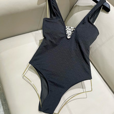 Chanel新款泳衣😍🥰适合多种场景的游泳衣🏊♀️海边 游泳池 温泉 水上乐园 漂流都可以😌内搭也完全 Chanel新款泳衣😍🥰适合多种场景的游泳衣🏊♀️海边 游泳池 温泉 水上乐园 漂流都可以😌内搭也完全