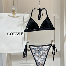 罗意威比基尼新款 专柜对版五金 😍🥰适合多种场景的游泳衣🏊♀️海边 游泳池 温泉 水上乐园 漂流都可以 罗意威比基尼新款 专柜对版五金 😍🥰适合多种场景的游泳衣🏊♀️海边 游泳池 温泉 水上乐园 漂流都可以