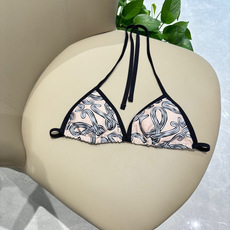 罗意威比基尼新款 专柜对版五金 😍🥰适合多种场景的游泳衣🏊♀️海边 游泳池 温泉 水上乐园 漂流都可以 罗意威比基尼新款 专柜对版五金 😍🥰适合多种场景的游泳衣🏊♀️海边 游泳池 温泉 水上乐园 漂流都可以
