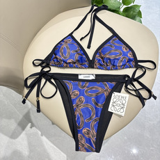 罗意威比基尼新款 对版五金😍🥰适合多种场景的游泳衣🏊♀️海边 游泳池 温泉 水上乐园 漂流都可以😌内搭 罗意威比基尼新款 对版五金😍🥰适合多种场景的游泳衣🏊♀️海边 游泳池 温泉 水上乐园 漂流都可以😌内搭