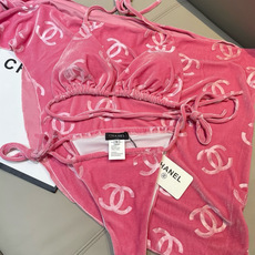 Chanel新款丝绒三件套👙❤️😍🥰适合多种场景的游泳衣🏊♀️海边 游泳池 温泉 水上乐园 漂流都可以 Chanel新款丝绒三件套👙❤️😍🥰适合多种场景的游泳衣🏊♀️海边 游泳池 温泉 水上乐园 漂流都可以