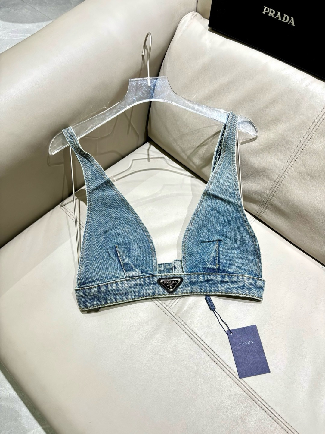 óculos prada Retro denim encontra alfaiataria triangular elegante — photo 6
