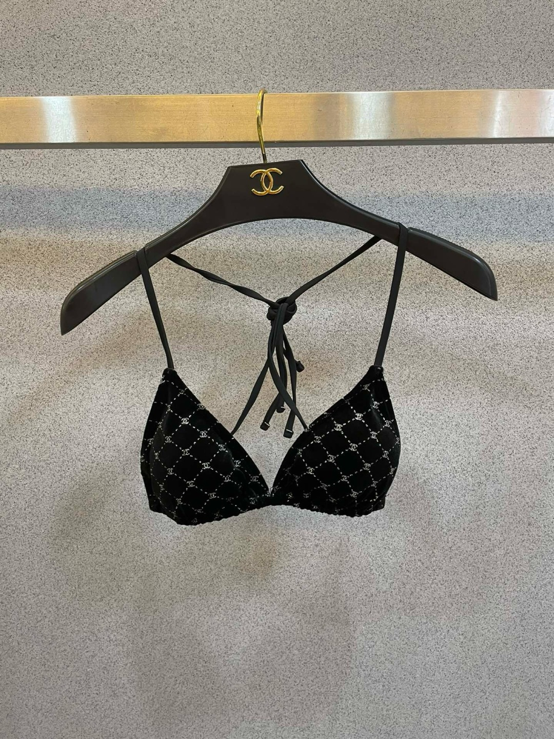 NO:943231,Chanel velvet bikini swimsuit, super great upper body!  It is sold at all major counters simultaneously, naturally showing a sense of fashion!  Very age-reducing, with youthful vitality. SML swimsuit, swimming trunks, bikini, swimsuit, swimming trunks, bikini, chanel, swimsuits, bikinis19860909Chanel 丝绒比基尼泳衣,上身超级棒！同步各大专柜发售,自然而然呈现时尚感！十分减龄,具有年轻活力.SML泳衣泳裤比基尼,泳衣，泳裤，比基尼,chanel,swimsuits,bikinis,accessory