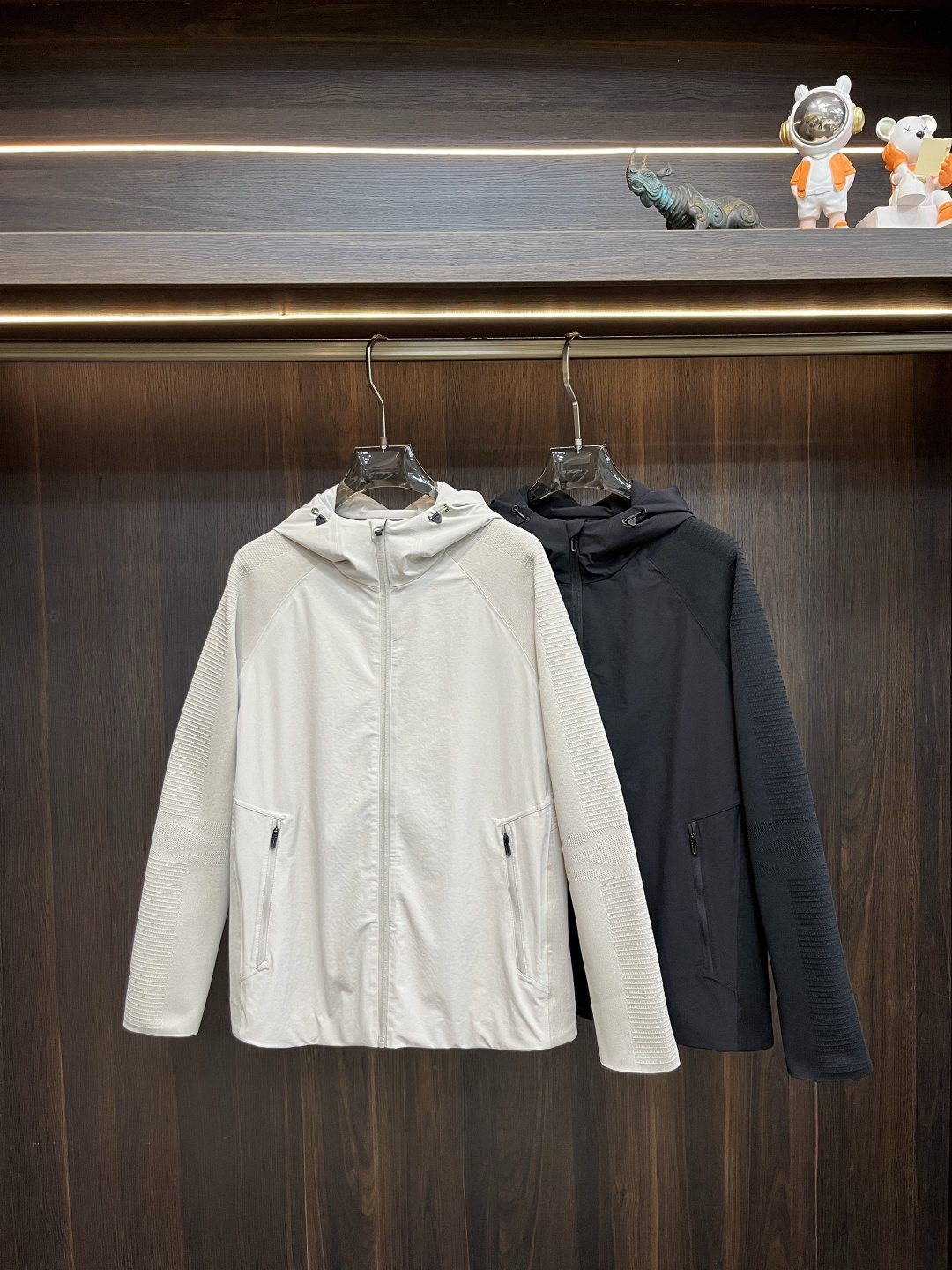 NO:159977,The main recommendation is the new Deesel ss early spring release Deesel hooded jacket jacket. Spring jacket!  Wearing it is comfortable and slim, lazy and casual, combined with clean and simple colors, it is particularly pleasing to look at and is suitable for daily wear~ I sincerely launch sports items embellished with vitality prints to welcome the arrival of the warm season!  Size M-3XL, Jackets & coats, Jackets & coats, Hats, Alexander wang19860909主推迪塞尔 ss早春新款发布迪塞尔连帽夹克外套.春款外套！穿上就是舒适自在又显瘦的存在,慵懒而随性,结合干净简单的色系就特别耐看,适合日常穿着~倾情推出缀饰活力印花的运动单品,迎接温暖季节的到来！尺码M-3XL,,jackets & coats,jackets & coats,hats,alexander wang,Men's clothing