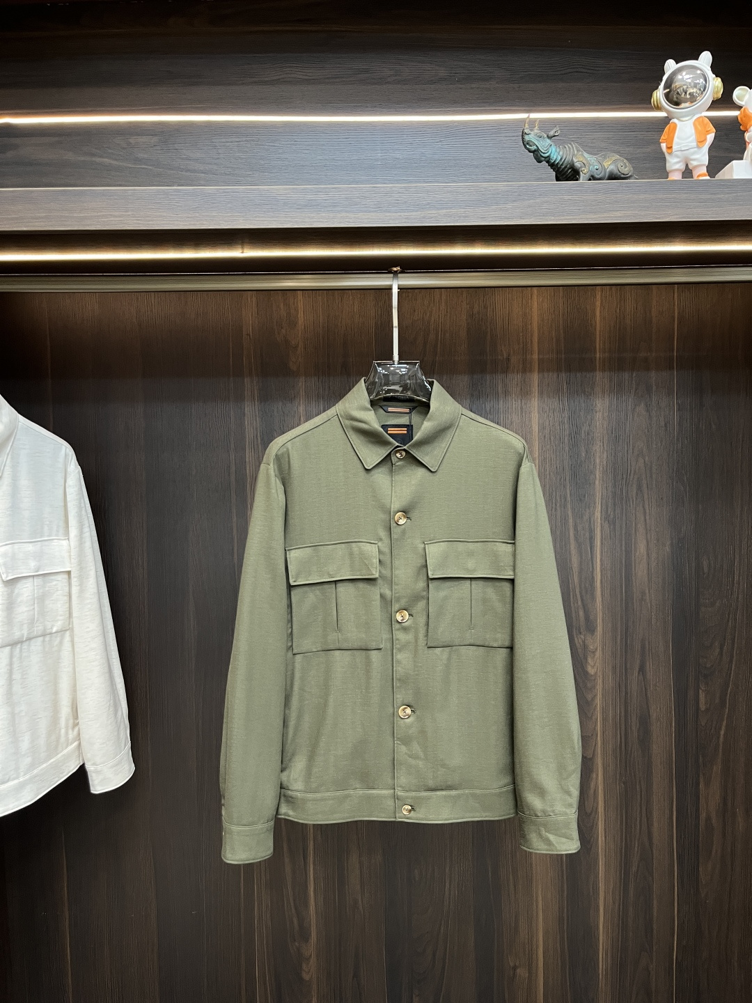 NO:160000,The main recommendation Zegna Ss early spring new style released Zegna Lapel Jacket Jacket. Spring Jacket!  Wearing it is comfortable and slim, lazy and casual, combined with clean and simple colors, it is particularly pleasing to look at and is suitable for daily wear~ I sincerely launch sports items embellished with vitality prints to welcome the arrival of the warm season!  Size M-3XL, zegna, jackets & coats, jackets & coats, alexander wang19860909主推 Zegna ss早春新款发布杰尼亚翻领夹克外套.春款外套！穿上就是舒适自在又显瘦的存在,慵懒而随性,结合干净简单的色系就特别耐看,适合日常穿着~倾情推出缀饰活力印花的运动单品,迎接温暖季节的到来！尺码M-3XL,,zegna,jackets & coats,jackets & coats,alexander wang,Men's clothing