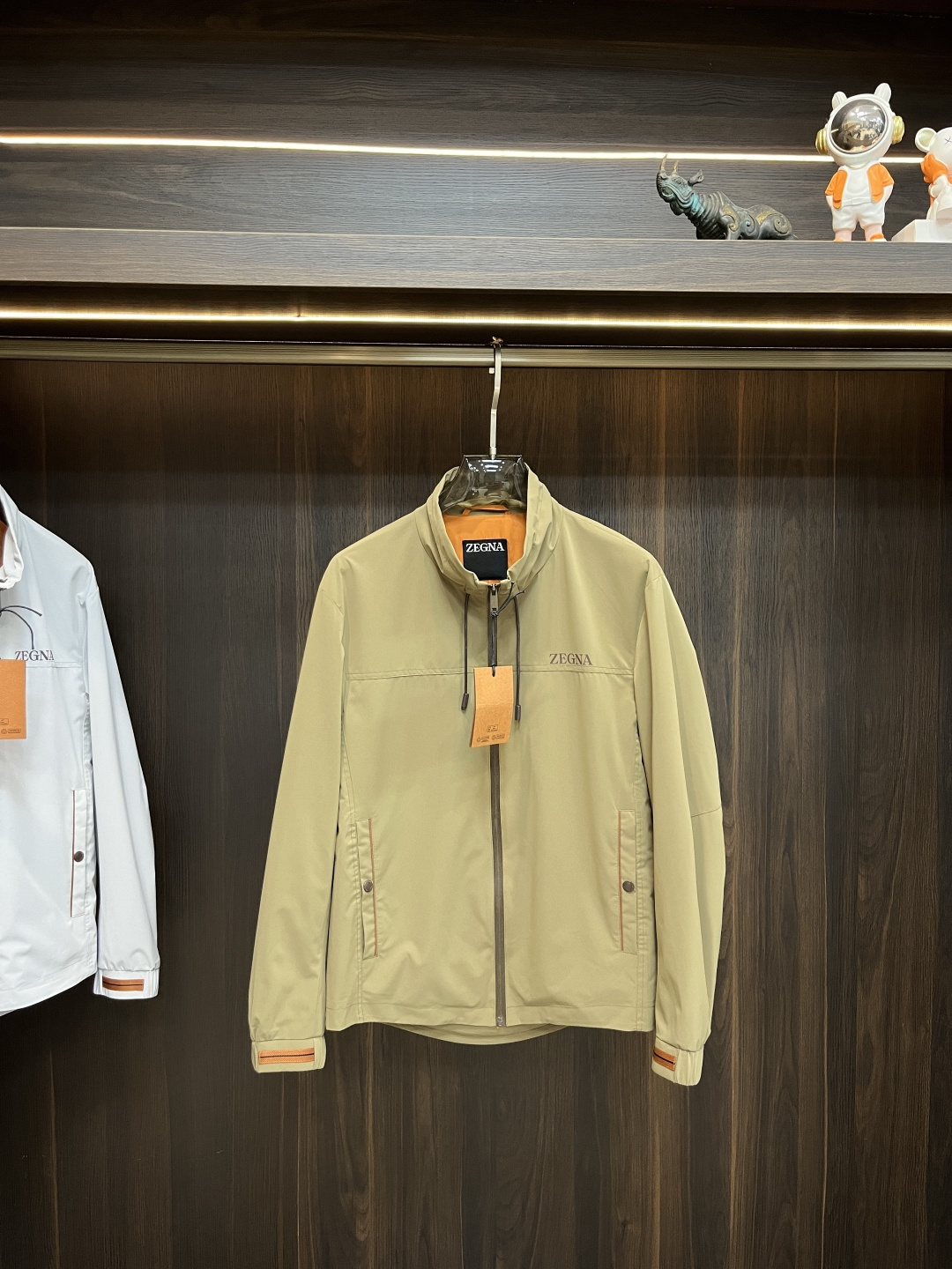 NO:416183,The main recommendation Zegna 2025ss early spring new style released Zegna stand-up collar jacket jacket. Spring jacket!  Wearing it is comfortable and slim, lazy and casual, combined with clean and simple colors, it is particularly pleasing to look at, suitable for daily wear~ I love to launch sports items embellished with vitality prints to welcome the arrival of the warm season Size M-3XL, zegna, jackets & coats, jackets & coats, alexander wang19860909主推 Zegna 2025ss早春新款发布杰尼亚立领夹克外套.春款外套！穿上就是舒适自在又显瘦的存在,慵懒而随性,结合干净简单的色系就特别耐看,适合日常穿着~倾情推出缀饰活力印花的运动单品,迎接温暖季节的到来尺码M-3XL,,zegna,jackets & coats,jackets & coats,alexander wang,Men's clothing