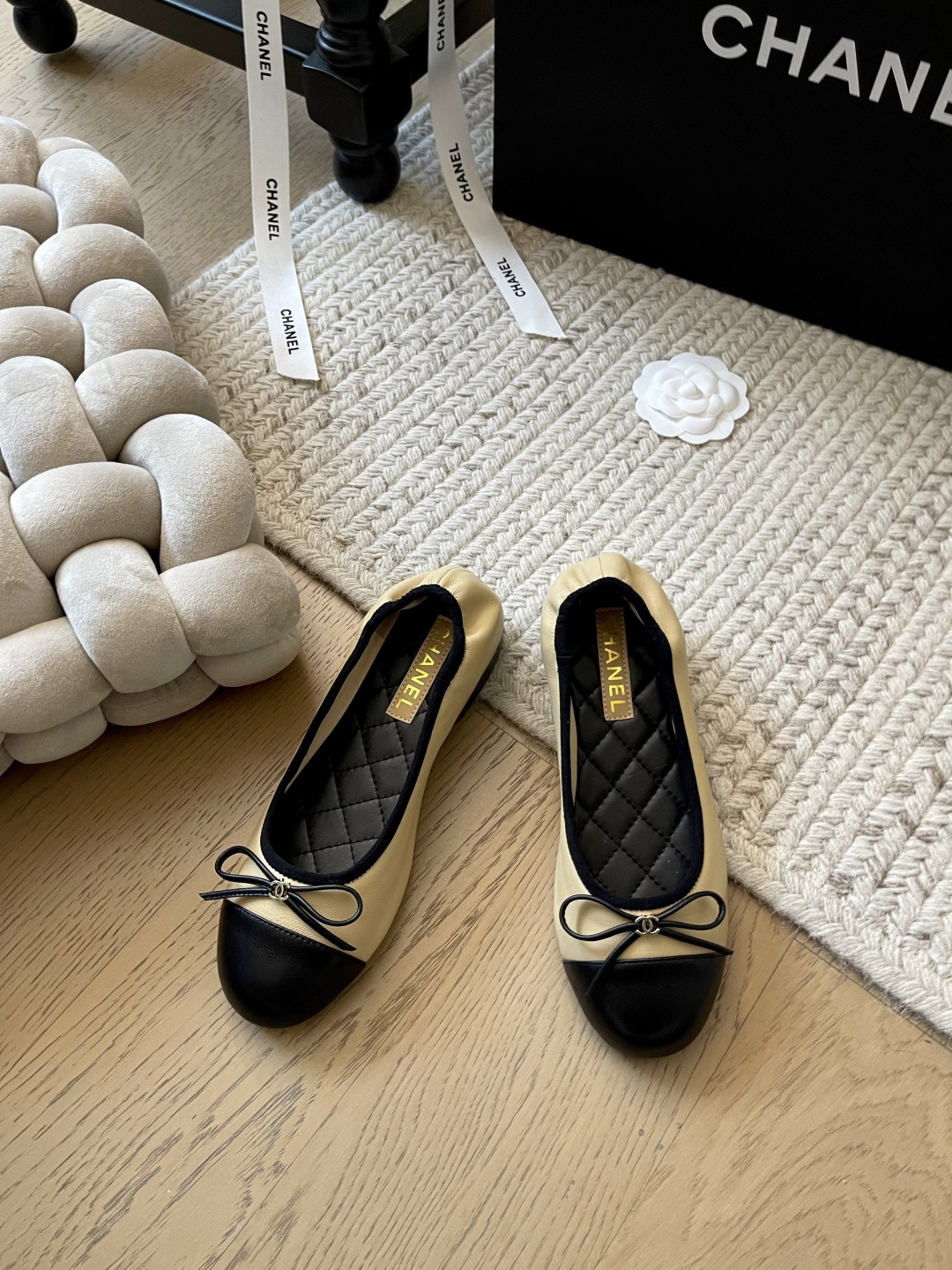 NO:168001,Chanel 25C early spring new ballet!  Top version!  The bow tie design is very good, it is very convenient to pedal, a must-have for daily commuting, imported lambskin, footbed sheepskin, genuine leather soles, size 34-41 Customized non-return or exchange, ballet shoes, chanel, sheepskin, Leather soles19860909Chanel 25C早春新款芭蕾舞一脚蹬！ 顶级版本！蝴蝶结系带设计非常好看 一脚蹬很方便 通勤日常必备 鞋面进口小羊皮 垫脚羊皮 真皮大底 码数34-41 定制不退不换,芭蕾舞鞋,chanel,sheepskin,Leather soles,Women's Shoes