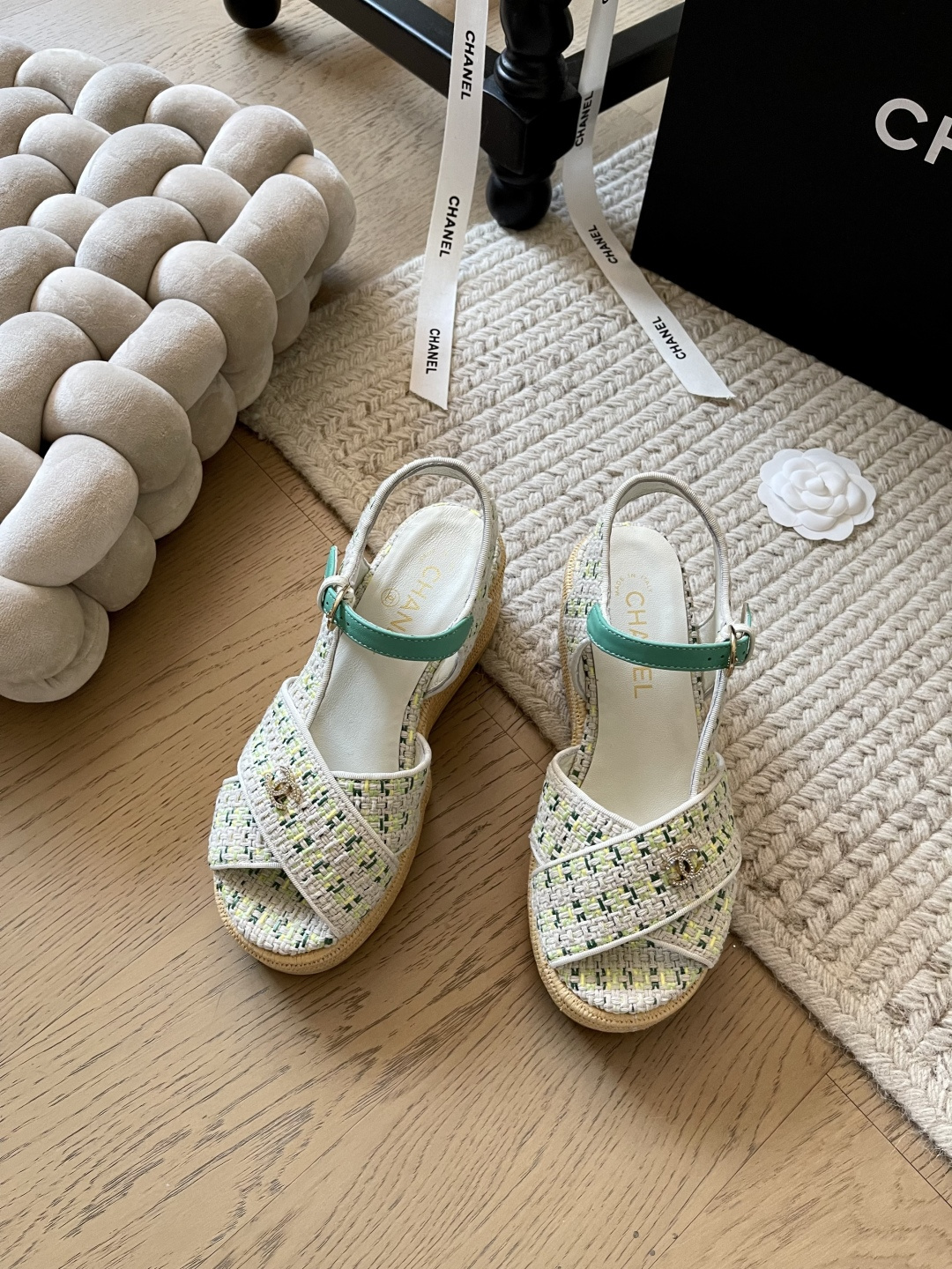 NO:168018,Chanel 25C early spring new thick-soled water table sandals!  Top version!  The waterproof platform has 4cm and 12cm heel. It is very stable after the foot is on!  Hot series ~ It becomes 170 seconds after the foot is used. Must-have for daily commuting. Inner footbed sheepskin original sole. Size 34-41. Customized without return or replacement. Sandals, chanel, sandals, sheepskin19860909Chanel 25C早春新款厚底水台凉鞋！ 顶级版本！防水台4cm 后跟12cm 上脚后很稳！爆款系列~ 上脚秒变170 日常通勤必备 内里垫脚羊皮 原版大底 码数34-41 定制不退不换,凉鞋,chanel,sandals,sheepskin,Women's Shoes