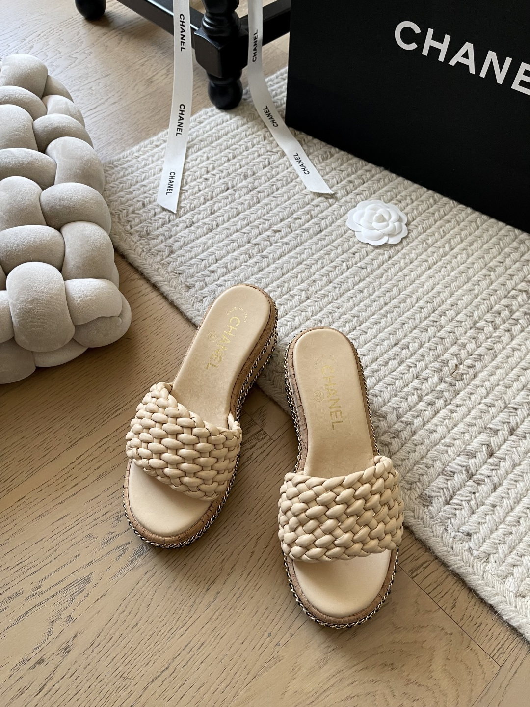 NO:170012,Chanel 25C early spring new braided thick-soled sandals series!  Top version!  Get ready for sale with a thick bottom of 8cm design, heightening and slimming!  180 seconds to change, upper sheepskin braided belt, footbed sheepskin original non-slip sole size 34-41 Customized non-return or replacement, sandals, chanel, sandals, sheepskin19860909Chanel 25C早春新款编织厚底凉鞋系列！ 顶级版本！抢先发售 厚底8cm设计 增高显瘦！ 秒变180 鞋面羊皮编织带 垫脚羊皮 原版防滑大底 码数34-41 定制不退不换,凉鞋,chanel,sandals,sheepskin,Women's Shoes
