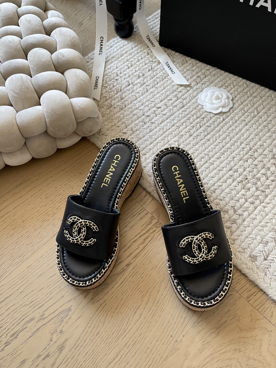 NO:173519,Chanel 25c early spring new chain sandals series!  Top version!  If you want to sell, please see the high-quality products. Upper cowhide, inner sheepskin, original non-slip sole. Size 34-41. Customized, no return or replacement. Slippers, chanel, sandals, slippers, cowhide, sheepskin19860909Chanel 25c早春新款链条凉鞋系列！ 顶级版本！抢先发售 要高货的看过来 鞋面牛皮 内里羊皮 原版防滑大底 码数34-41 定制不退不换,拖鞋,chanel,sandals,slippers,cowhide,sheepskin,Women's Shoes