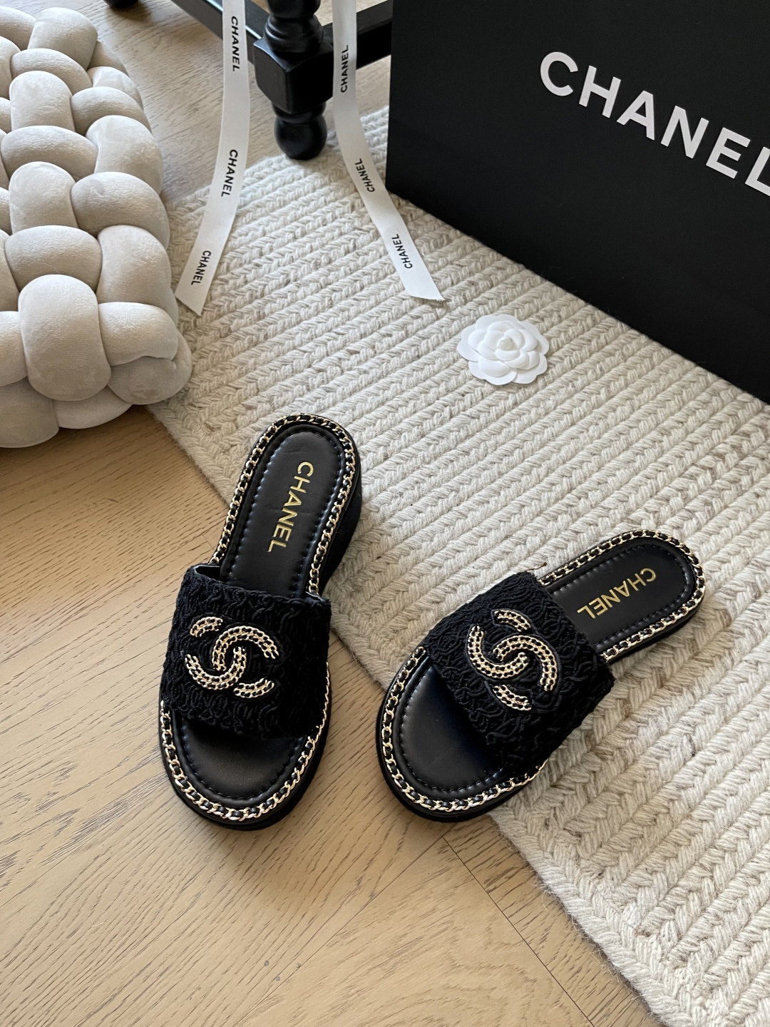 NO:173494,Chanel 25c early spring new chain sandals series!  Top version!  If you want to sell, please see the high-quality products. Upper cowhide, inner sheepskin, original non-slip sole, size 34-41, custom-made non-refundable, slippers, chanel, sandals, slippers, cowhide, sheepskin19860909Chanel 25c早春新款链条凉鞋系列！ 顶级版本！抢先发售 要高货的看过来 鞋面牛皮 内里羊皮 原版防滑大底 码数34-41 定制不退还,拖鞋,chanel,sandals,slippers,cowhide,sheepskin,Women's Shoes