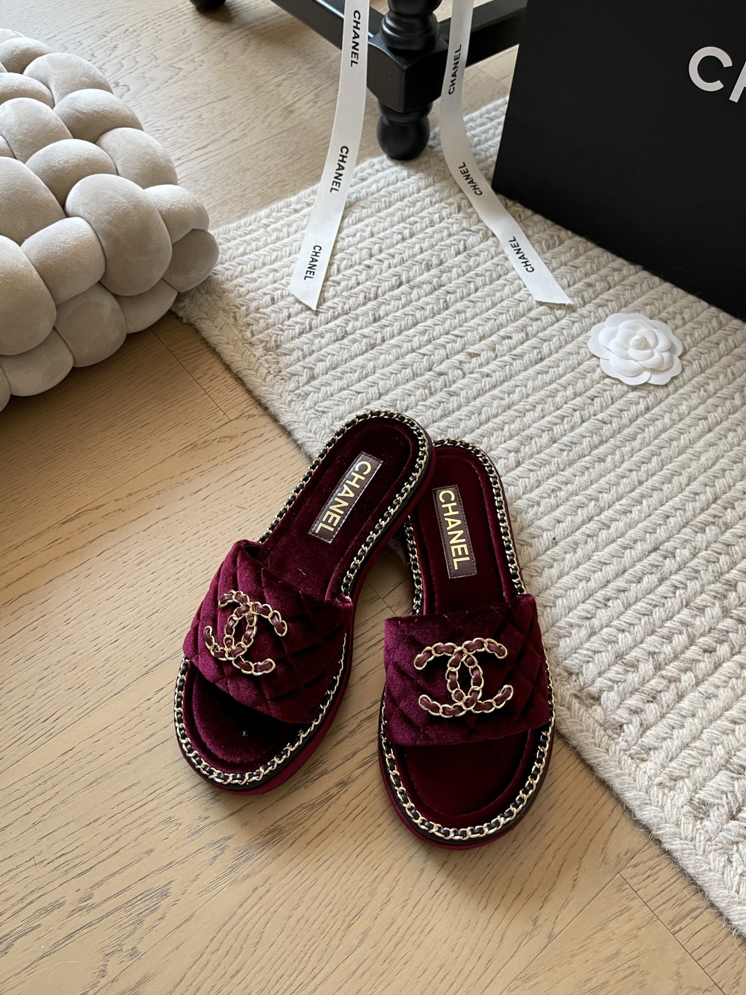 NO:241440,Chanel 25c early spring new chain sandals series!  Top version!  If you want to sell, please see the high-quality products. Upper cowhide, inner sheepskin, original non-slip sole. Size 34-41. Customized, no return or replacement. Slippers, chanel, sandals, slippers, cowhide, sheepskin19860909Chanel 25c早春新款链条凉鞋系列！ 顶级版本！抢先发售 要高货的看过来 鞋面牛皮 内里羊皮 原版防滑大底 码数34-41 定制不退不换,拖鞋,chanel,sandals,slippers,cowhide,sheepskin,Women's Shoes