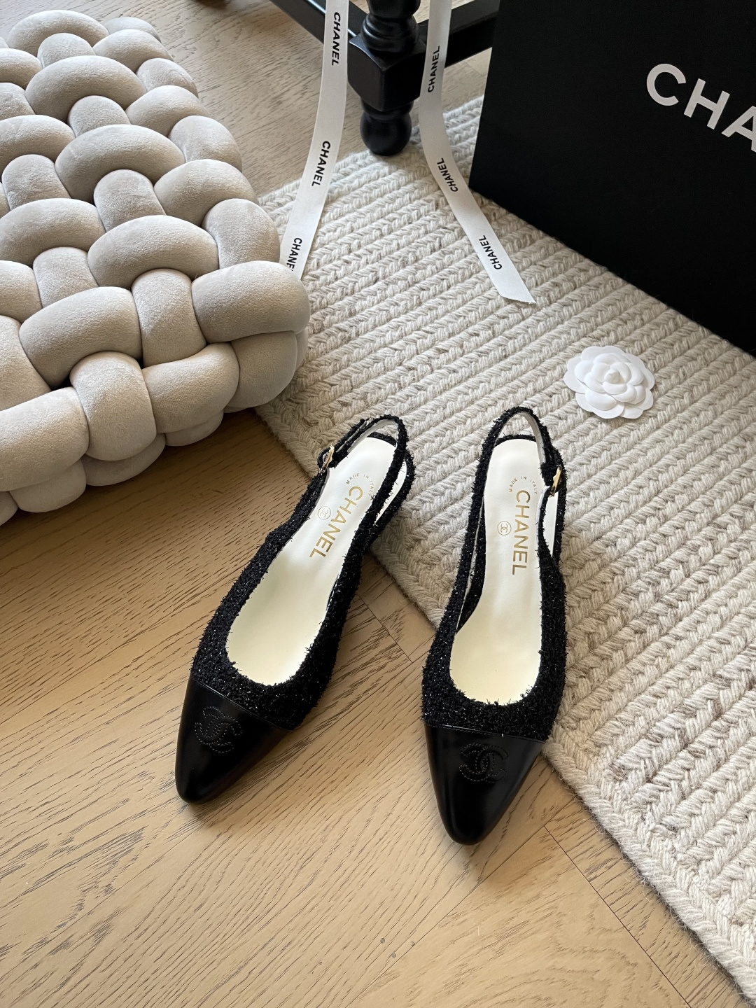 NO:173527,Chanel 25C early spring new Mary Jane thick heel shoes!  Top version!  Be on sale first. A must-have if you like high-quality goods!  The leather material has a great texture. Upper cowhide/Nibu Neli sheepskin leather outsole size 34-41 Customized non-return and exchange, Mary Jane, Chanel, Mary jane, cowhide, sheepskin, Leather soles19860909Chanel 25C早春新款玛丽珍粗跟单鞋！ 顶级版本！抢先发售 喜欢高货的必入！皮料质感超好 鞋面牛皮/妮布 内里羊皮 真皮大底 码数34-41 定制不退换,玛丽珍,chanel,mary jane,cowhide,sheepskin,Leather soles,Women's Shoes