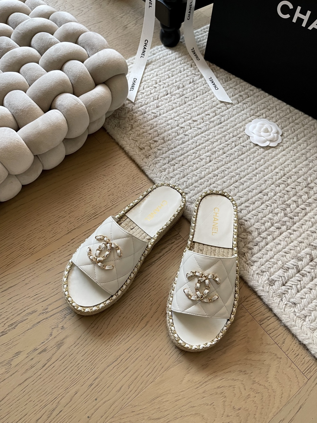 NO:173506,Chanel 25c early spring new chain flat-soled slippers!  Top version!  Beginning to release, essential items for summer vacation, upper sheepskin, footbed sheepskin, original non-slip sole, size 34-41, customized, no return or replacement, slippers, chanel, slippers, sheepskin19860909Chanel 25c早春新款链条平底拖鞋！ 顶级版本！抢先发售 夏日度假必备单品 鞋面羊皮 垫脚羊皮 原版防滑大底 码数34-41 定制不退不换,拖鞋,chanel,slippers,sheepskin,Women's Shoes