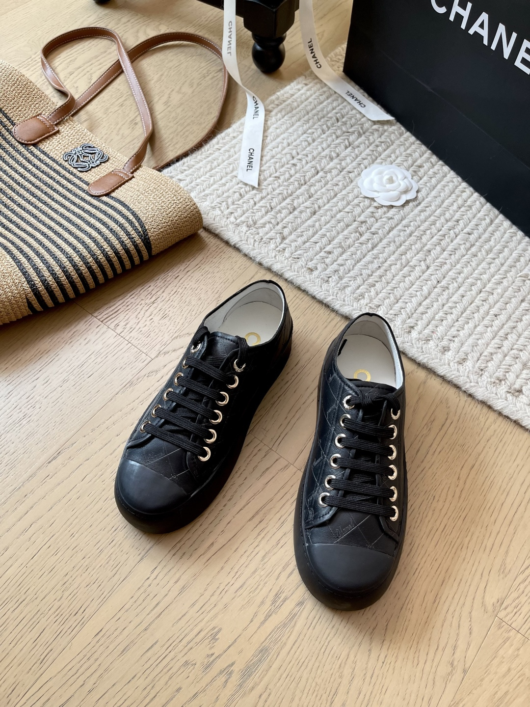 NO:257708,Chanel 25C spring new big toe shoes!  Top version!  Get ready for sale, the entire series is available!  If you want high-quality products, please come over. Customized fabric of sheepskin on the upper. Original non-slip tup sole. Size 34-41. Customized without return or replacement. Casual shoes/sports shoes, chanel, sneakers, sheepskin.19860909Chanel 25C春季新款大头鞋！ 顶级版本！抢先发售 整个系列都有！ 要高货的看过来 鞋面羊皮定制面料 垫脚羊皮 原版防滑tup大底 码数34-41 定制不退不换,休闲鞋/运动鞋,chanel,sneakers,sheepskin,Women's Shoes