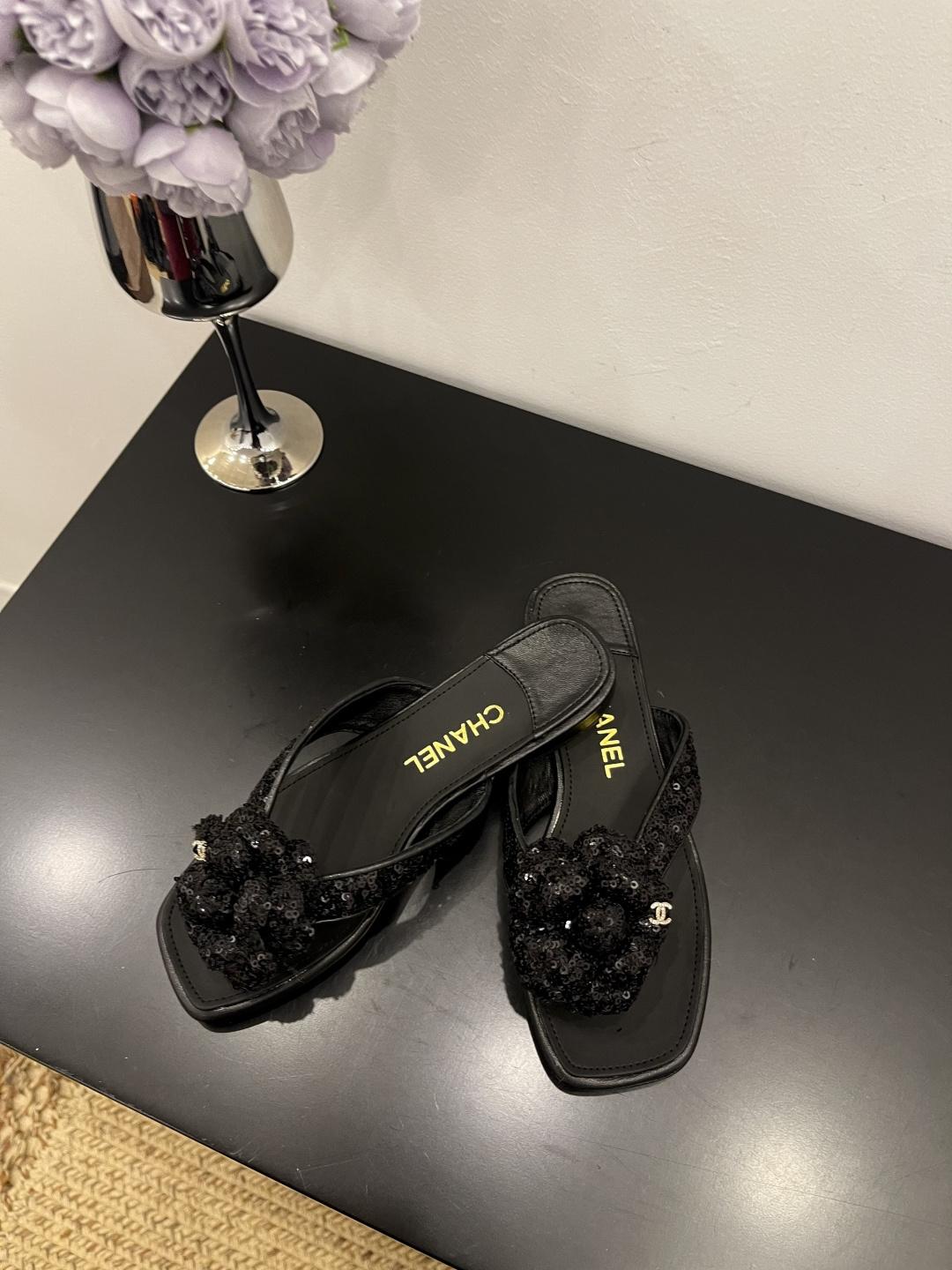 NO:409217,Top version of the District Market Currency [Spot Sale] The entire network counter is explosive and the king of code breaks, the gentle little cutie can't help but fall in love with it. The counter is purchased for 9,000!  !  !  Exclusive mold drill buckle mold opening [Flash sale of all versions in the market] Each model has authentic comparison inspection. The authentic product has been disassembled and evolved perfectly again and again. The details are beyond the authentic product. The counters in the entire network support comparison and identification. The genuine authentic grade is true, and the non-proper version supports no reason to return and exchange!  !  !  Official catalog Number of codes 34-40 20 diamonds are all equipped with genuine Italian packaging, split-toe shoes19860909顶级版本 区市场通货【现货发售】 全网专柜爆爆爆断码王,温柔小可爱会情不自禁爱上的 专柜以9000购入！！！独家模具钻扣开模【秒杀市场一切版本】每款均有正品对比验货,正品经过大拆卸,一次次完美的进化,细节走线超越正品,全网专柜支持对比鉴定,真正的正品级,不对版支持无理由包退包换！！！ 官方目录 码数34-40 烫钻20 均配有意大利正品包装,分趾鞋,Women's Shoes