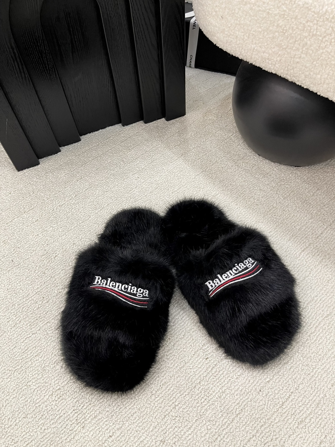 NO:544313,Purchase level Balenciaga||2025B [Top high-end quality of large factories] 35, 36, 37, 38, 39, (34/40/41/42 Need to customize and communicate with customer service), semi-dragged fur shoes, balenciaga19860909代购级 巴黎世家||2025B【大厂顶级高端品质】 35、36、37、38、39、(34/40/41/42 需要定做跟客服♂沟通),半拖毛毛鞋,balenciaga,Women's Shoes