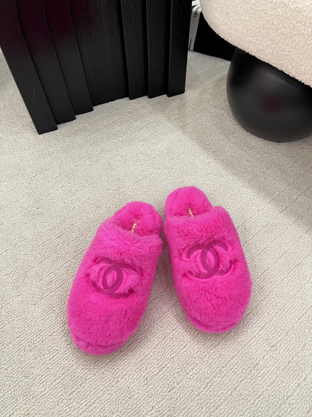 NO:544283,Purchasing grade shoes 240 bags *||2025B [Top high-end quality of large factories] 35, 36, 37, 38, 39, (34/40/41/42 Need to customize and communicate with customer service), semi-dragged fur shoes19860909代购级 鞋 240包包 *||2025B【大厂顶级高端品质】 35、36、37、38、39、(34/40/41/42 需要定做跟客服♂沟通),半拖毛毛鞋,Women's Shoes