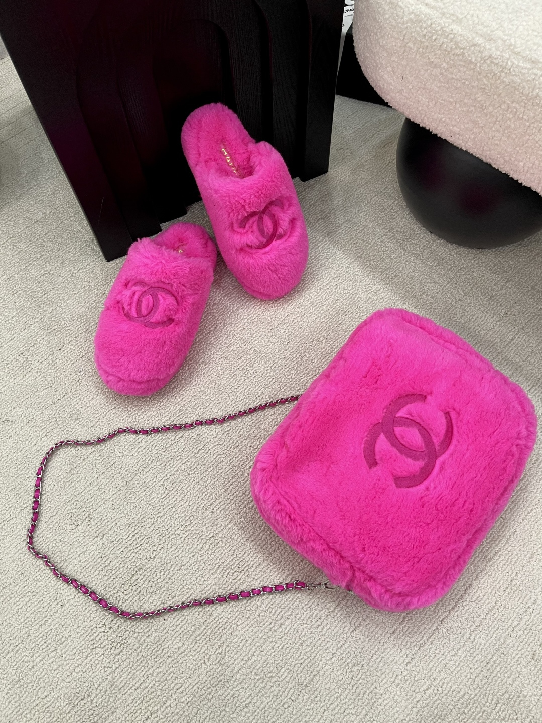 NO:544287,Purchase grade bag 200 shoes *||2025B [Top high-end quality of large factories] 35, 36, 37, 38, 39, (34/40/41/42 Need to customize and communicate with customer service), semi-dragged fur shoes19860909代购级 包包 200鞋 *||2025B【大厂顶级高端品质】 35、36、37、38、39、(34/40/41/42 需要定做跟客服♂沟通),半拖毛毛鞋,Women's Shoes