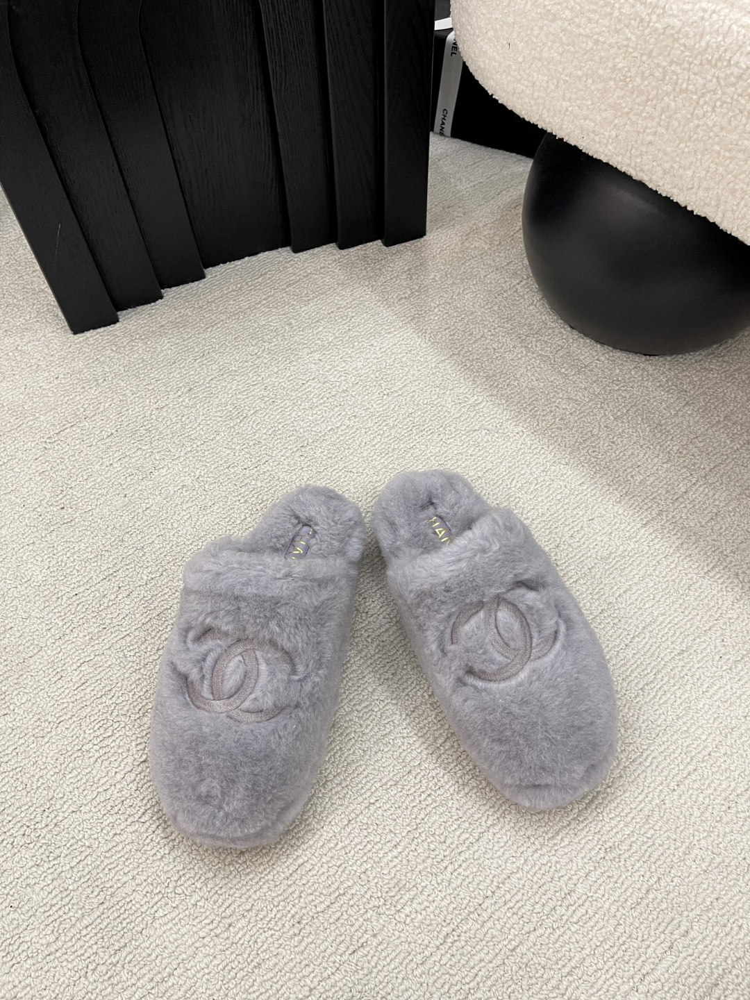 NO:544292,Purchasing grade shoes 240 bags *||2025B [Top high-end quality of large factories] 35, 36, 37, 38, 39, (34/40/41/42 Need to customize and communicate with customer service), semi-dragged fur shoes19860909代购级 鞋 240包包 *||2025B【大厂顶级高端品质】 35、36、37、38、39、(34/40/41/42 需要定做跟客服♂沟通),半拖毛毛鞋,Women's Shoes