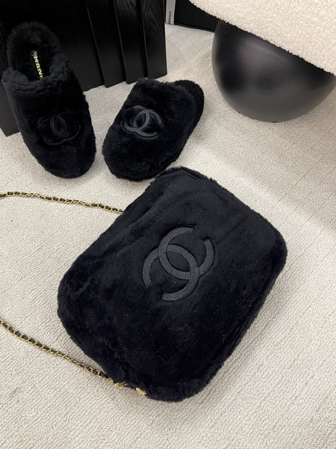 NO:544307,Purchase grade bag 200 shoes *||2025B [Top high-end quality of large factories] 35, 36, 37, 38, 39, (34/40/41/42 Need to customize and communicate with customer service), semi-dragged fur shoes19860909代购级 包包 200鞋 *||2025B【大厂顶级高端品质】 35、36、37、38、39、(34/40/41/42 需要定做跟客服♂沟通),半拖毛毛鞋,Women's Shoes