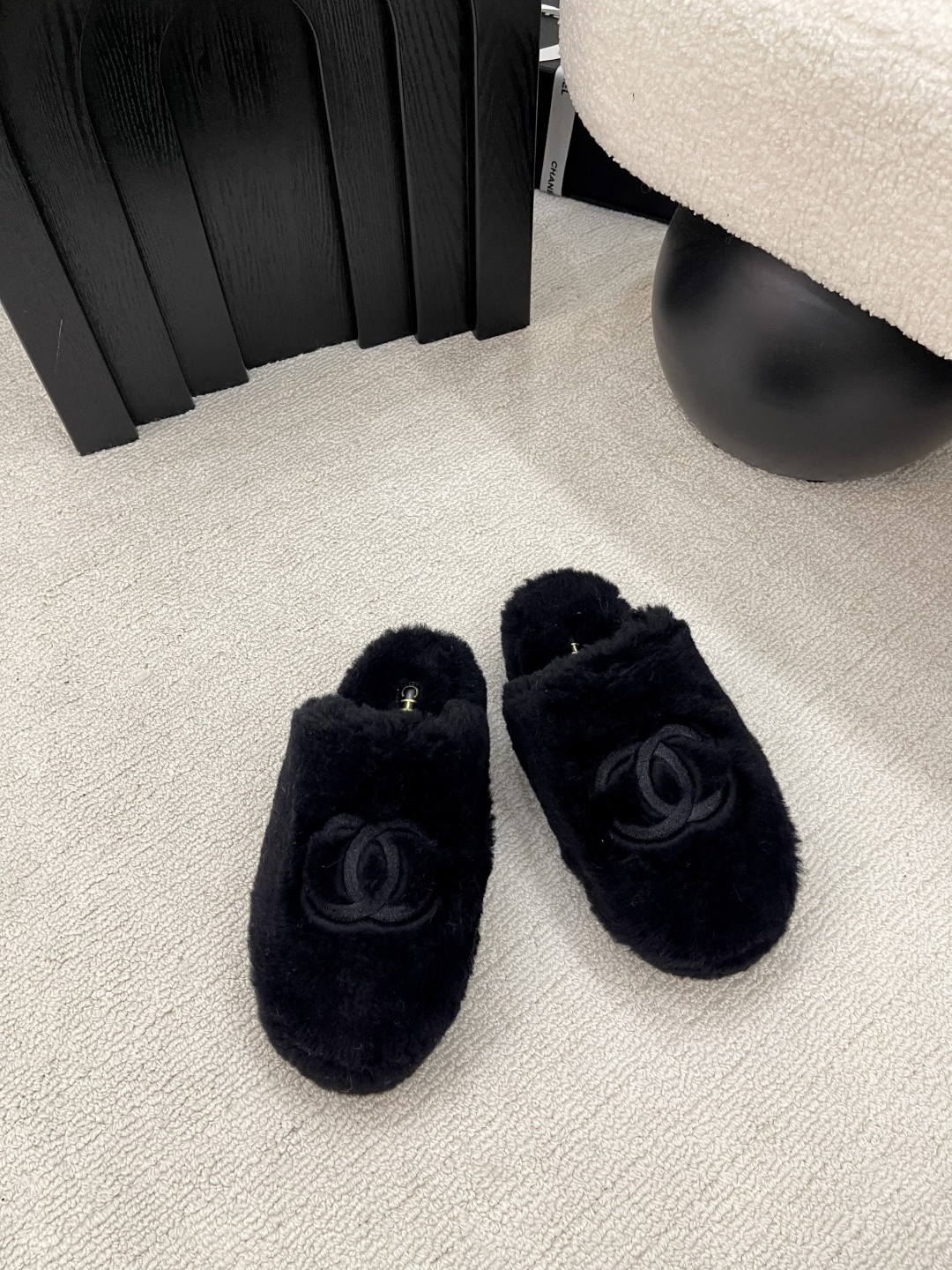 NO:544302,Purchasing grade shoes 240 bags *||2025B [Top high-end quality of large factories] 35, 36, 37, 38, 39, (34/40/41/42 Need to customize and communicate with customer service), semi-dragged fur shoes19860909代购级 鞋 240包包 *||2025B【大厂顶级高端品质】 35、36、37、38、39、(34/40/41/42 需要定做跟客服♂沟通),半拖毛毛鞋,Women's Shoes
