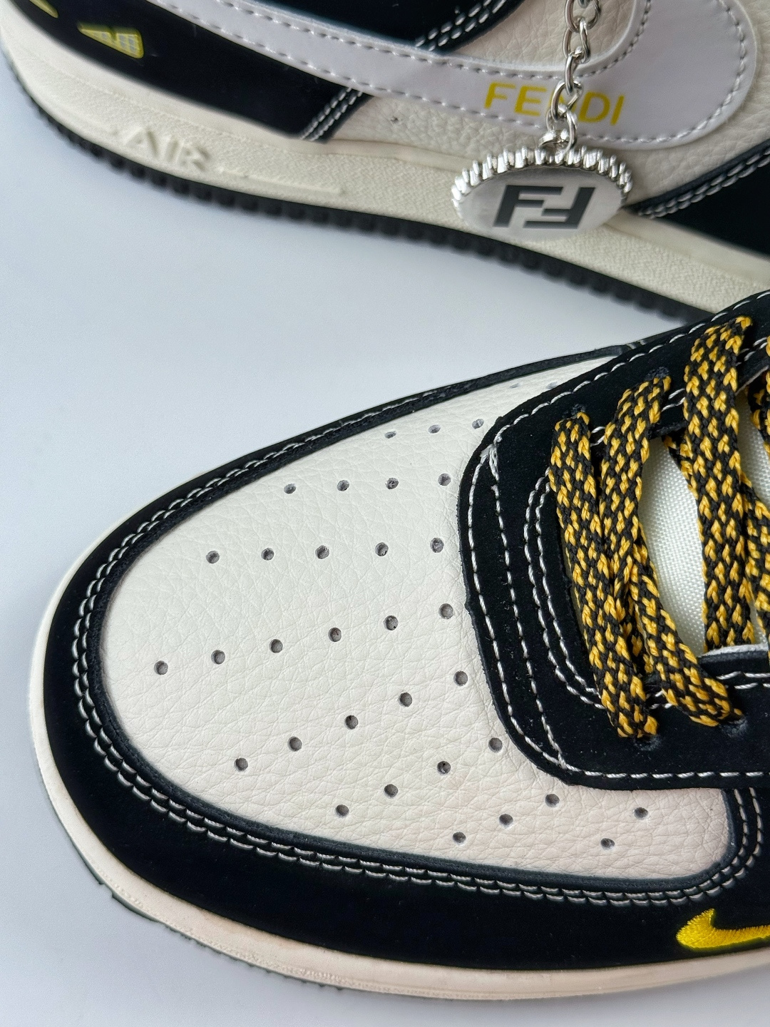 Nike Air Force 1 Low 07 x FENDI 黑白小勾满天星 DX1888-099