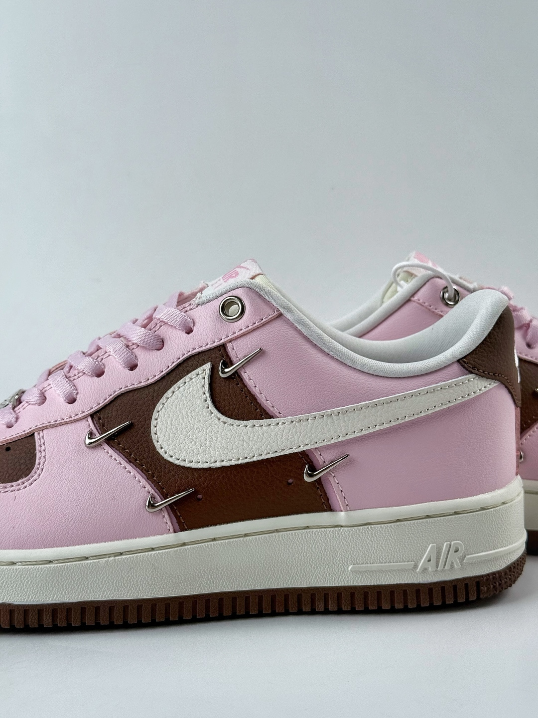 Nike Air Force 1 Low 07 粉棕白四小勾 IO7595-211